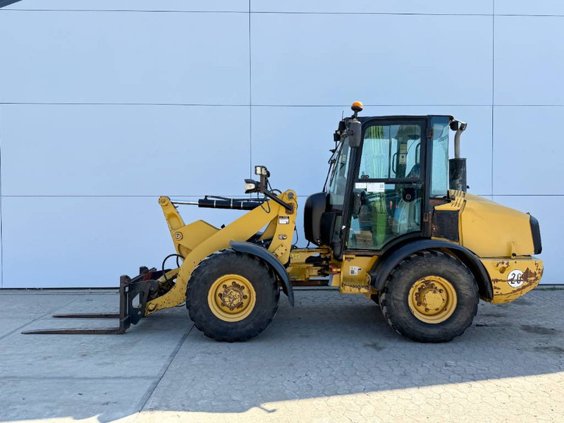 Cat 906H - Automatic Greasing / Quick Coupler - Utovarivač na kotačima: slika Cat 906H - Automatic Greasing / Quick Coupler - Utovarivač na kotačima Cat 906H - Automatic Greasing / Quick Coupler - Utovarivač na kotačima: slika Cat 906H - Automatic Greasing / Quick Coupler - Utovarivač na kotačima
