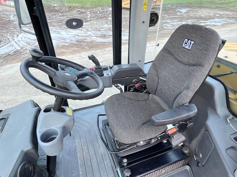 Valjak Cat CS66B Excellent Condition / Low Hours / CE: slika Valjak Cat CS66B Excellent Condition / Low Hours / CE