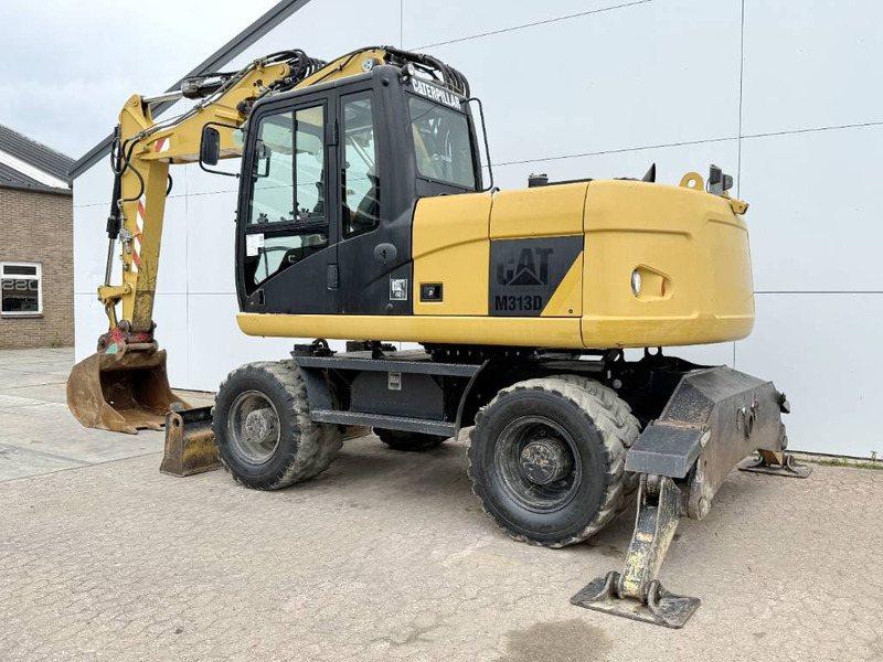 Cat M313D - Triple Boom / Quick Coupler / Camera - Bager na kotačima: slika Cat M313D - Triple Boom / Quick Coupler / Camera - Bager na kotačima Cat M313D - Triple Boom / Quick Coupler / Camera - Bager na kotačima: slika Cat M313D - Triple Boom / Quick Coupler / Camera - Bager na kotačima