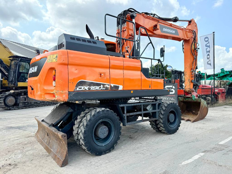 Doosan DX190W-5 - German Machine / Triple Boom - Bager na kotačima: slika Doosan DX190W-5 - German Machine / Triple Boom - Bager na kotačima Doosan DX190W-5 - German Machine / Triple Boom - Bager na kotačima: slika Doosan DX190W-5 - German Machine / Triple Boom - Bager na kotačima
