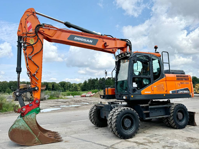 Doosan DX190W-5 - German Machine / Triple Boom - Bager na kotačima: slika Doosan DX190W-5 - German Machine / Triple Boom - Bager na kotačima Doosan DX190W-5 - German Machine / Triple Boom - Bager na kotačima: slika Doosan DX190W-5 - German Machine / Triple Boom - Bager na kotačima