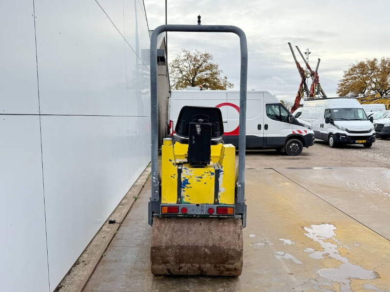 Hamm Vibrating Roller Dutch Machine / Lombardini Engine - Valjak: slika Hamm Vibrating Roller Dutch Machine / Lombardini Engine - Valjak Hamm Vibrating Roller Dutch Machine / Lombardini Engine - Valjak: slika Hamm Vibrating Roller Dutch Machine / Lombardini Engine - Valjak