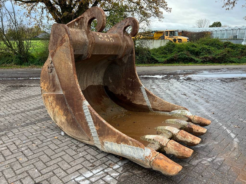 Large Bucket CW70 - CAT 365 - Korpa za Građevinski strojevi: slika Large Bucket CW70 - CAT 365 - Korpa za Građevinski strojevi Large Bucket CW70 - CAT 365 - Korpa za Građevinski strojevi: slika Large Bucket CW70 - CAT 365 - Korpa za Građevinski strojevi