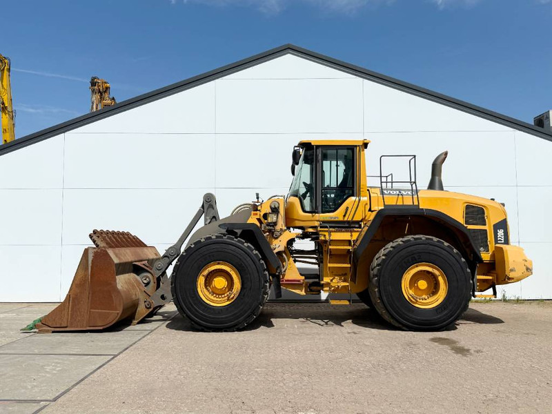 Volvo L220G - German Machine / 3rd Function / Auto Lube - Utovarivač na kotačima: slika Volvo L220G - German Machine / 3rd Function / Auto Lube - Utovarivač na kotačima Volvo L220G - German Machine / 3rd Function / Auto Lube - Utovarivač na kotačima: slika Volvo L220G - German Machine / 3rd Function / Auto Lube - Utovarivač na kotačima