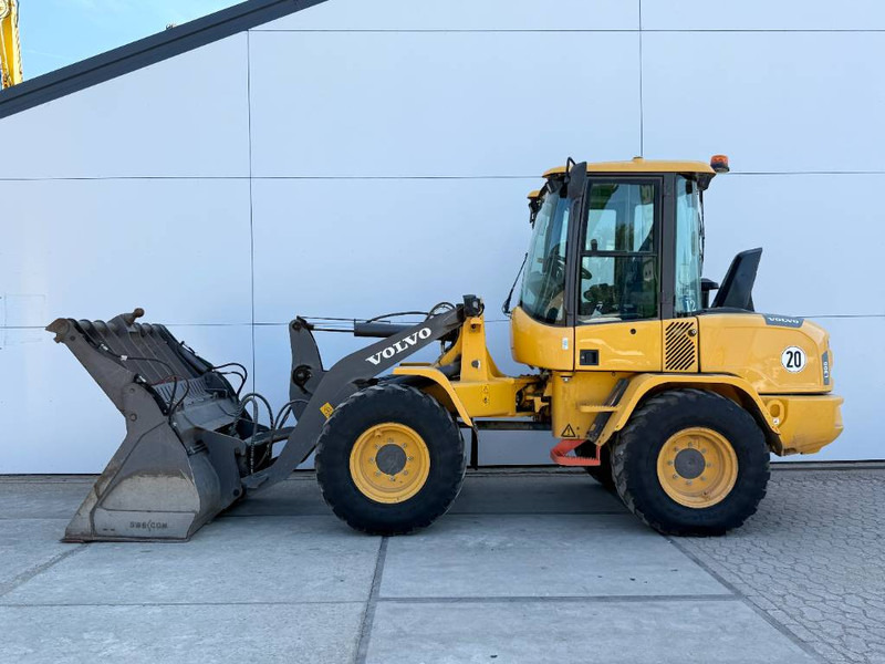 Volvo L30G - German Machine / 3rd Function - Utovarivač na kotačima: slika Volvo L30G - German Machine / 3rd Function - Utovarivač na kotačima Volvo L30G - German Machine / 3rd Function - Utovarivač na kotačima: slika Volvo L30G - German Machine / 3rd Function - Utovarivač na kotačima
