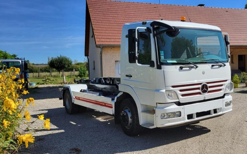 Mercedes Atego - Utovarivač s proklizavajućim upravljanjem: slika Mercedes Atego - Utovarivač s proklizavajućim upravljanjem Mercedes Atego - Utovarivač s proklizavajućim upravljanjem: slika Mercedes Atego - Utovarivač s proklizavajućim upravljanjem