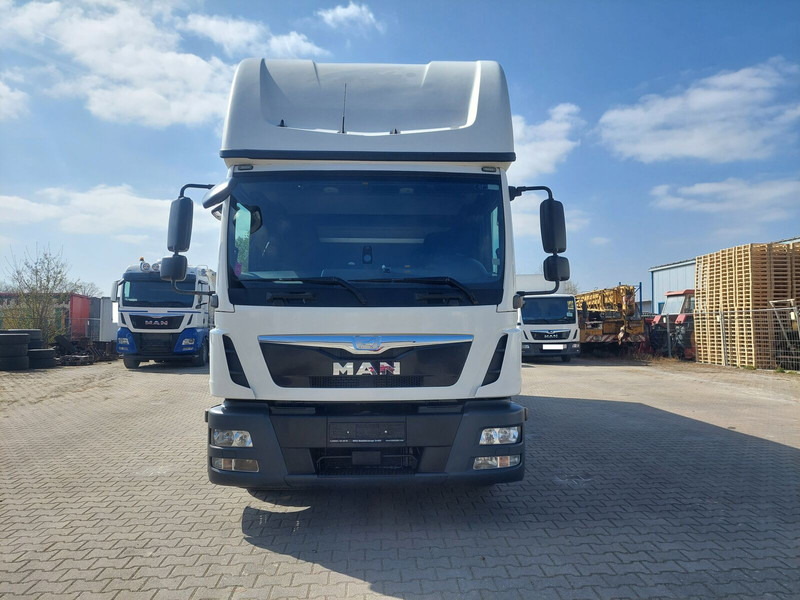 MAN TGL 8.220 - Kamion s ceradom: slika MAN TGL 8.220 - Kamion s ceradom MAN TGL 8.220 - Kamion s ceradom: slika MAN TGL 8.220 - Kamion s ceradom