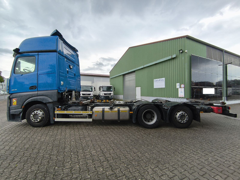 Mercedes-Benz Actros 2545 BDF - Transporter kontejnera/ Kamion s izmjenjivim sanducima: slika Mercedes-Benz Actros 2545 BDF - Transporter kontejnera/ Kamion s izmjenjivim sanducima Mercedes-Benz Actros 2545 BDF - Transporter kontejnera/ Kamion s izmjenjivim sanducima: slika Mercedes-Benz Actros 2545 BDF - Transporter kontejnera/ Kamion s izmjenjivim sanducima