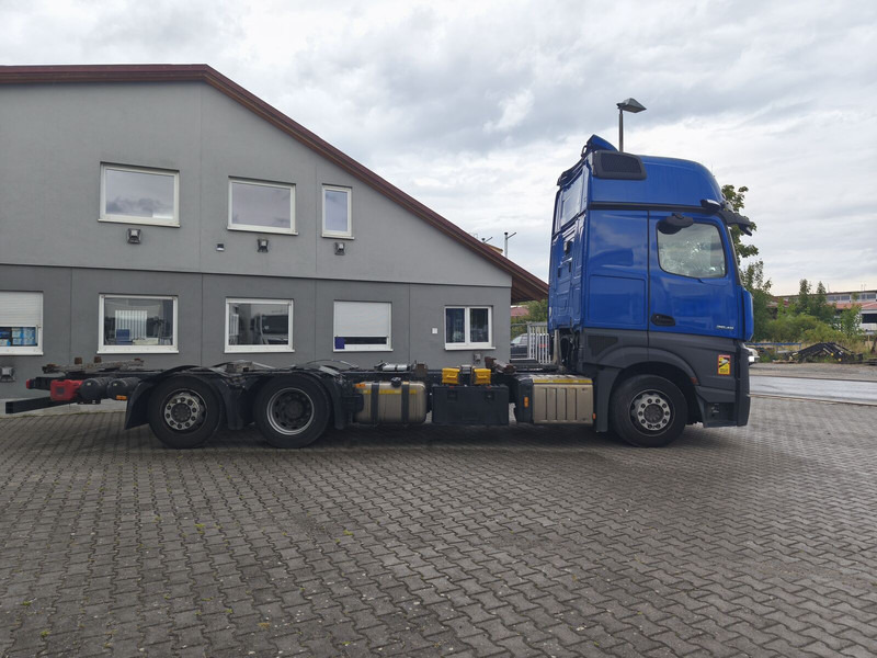 Mercedes-Benz Actros 2545 BDF - Transporter kontejnera/ Kamion s izmjenjivim sanducima: slika Mercedes-Benz Actros 2545 BDF - Transporter kontejnera/ Kamion s izmjenjivim sanducima Mercedes-Benz Actros 2545 BDF - Transporter kontejnera/ Kamion s izmjenjivim sanducima: slika Mercedes-Benz Actros 2545 BDF - Transporter kontejnera/ Kamion s izmjenjivim sanducima