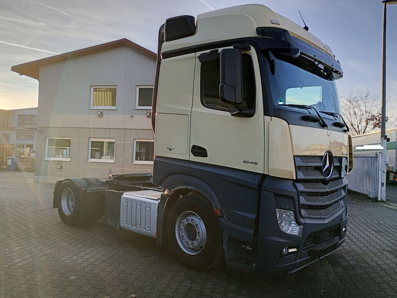 Mercedes-Benz Actros 1845 - Tegljač: slika Mercedes-Benz Actros 1845 - Tegljač Mercedes-Benz Actros 1845 - Tegljač: slika Mercedes-Benz Actros 1845 - Tegljač
