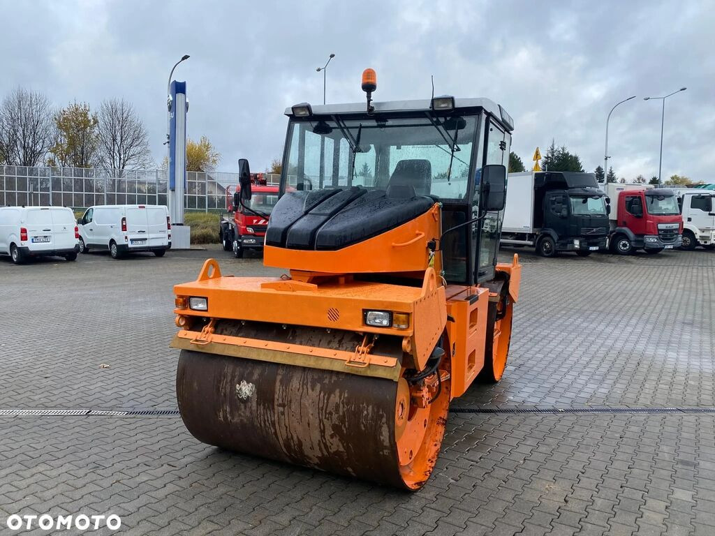 Ammann AV95-2 / Vibrations / 1 Owner / NEW Service Ammann AV95-2 / Vibrations / 1 Owner / NEW Service - Cestovni valjak: slika Ammann AV95-2 / Vibrations / 1 Owner / NEW Service Ammann AV95-2 / Vibrations / 1 Owner / NEW Service - Cestovni valjak Ammann AV95-2 / Vibrations / 1 Owner / NEW Service Ammann AV95-2 / Vibrations / 1 Owner / NEW Service - Cestovni valjak: slika Ammann AV95-2 / Vibrations / 1 Owner / NEW Service Ammann AV95-2 / Vibrations / 1 Owner / NEW Service - Cestovni valjak