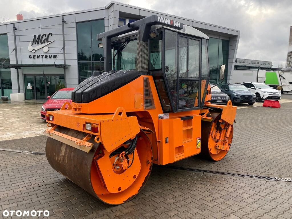 Ammann AV95-2 / Vibrations / 1 Owner / NEW Service Ammann AV95-2 / Vibrations / 1 Owner / NEW Service - Cestovni valjak: slika Ammann AV95-2 / Vibrations / 1 Owner / NEW Service Ammann AV95-2 / Vibrations / 1 Owner / NEW Service - Cestovni valjak Ammann AV95-2 / Vibrations / 1 Owner / NEW Service Ammann AV95-2 / Vibrations / 1 Owner / NEW Service - Cestovni valjak: slika Ammann AV95-2 / Vibrations / 1 Owner / NEW Service Ammann AV95-2 / Vibrations / 1 Owner / NEW Service - Cestovni valjak