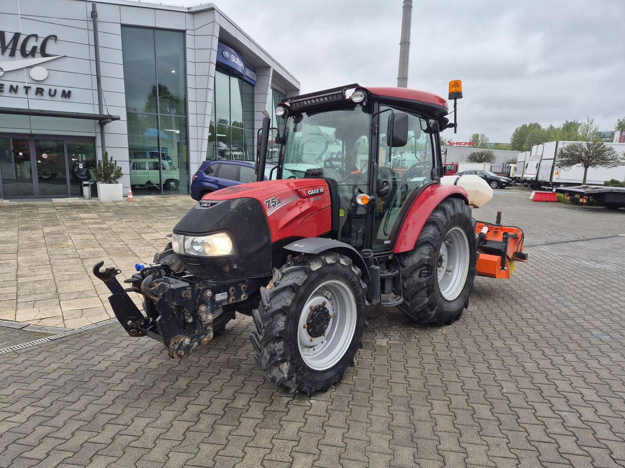 Case IH Farmall 75 / 2022 / Only 1853 MTH / Sweeper + Plow Extra / 1 OWN - Traktor: slika Case IH Farmall 75 / 2022 / Only 1853 MTH / Sweeper + Plow Extra / 1 OWN - Traktor Case IH Farmall 75 / 2022 / Only 1853 MTH / Sweeper + Plow Extra / 1 OWN - Traktor: slika Case IH Farmall 75 / 2022 / Only 1853 MTH / Sweeper + Plow Extra / 1 OWN - Traktor