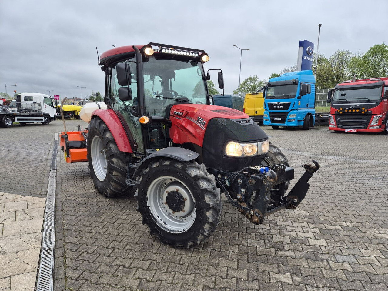 Case IH Farmall 75 / 2022 / Only 1853 MTH / Sweeper + Plow Extra / 1 OWN - Traktor: slika Case IH Farmall 75 / 2022 / Only 1853 MTH / Sweeper + Plow Extra / 1 OWN - Traktor Case IH Farmall 75 / 2022 / Only 1853 MTH / Sweeper + Plow Extra / 1 OWN - Traktor: slika Case IH Farmall 75 / 2022 / Only 1853 MTH / Sweeper + Plow Extra / 1 OWN - Traktor