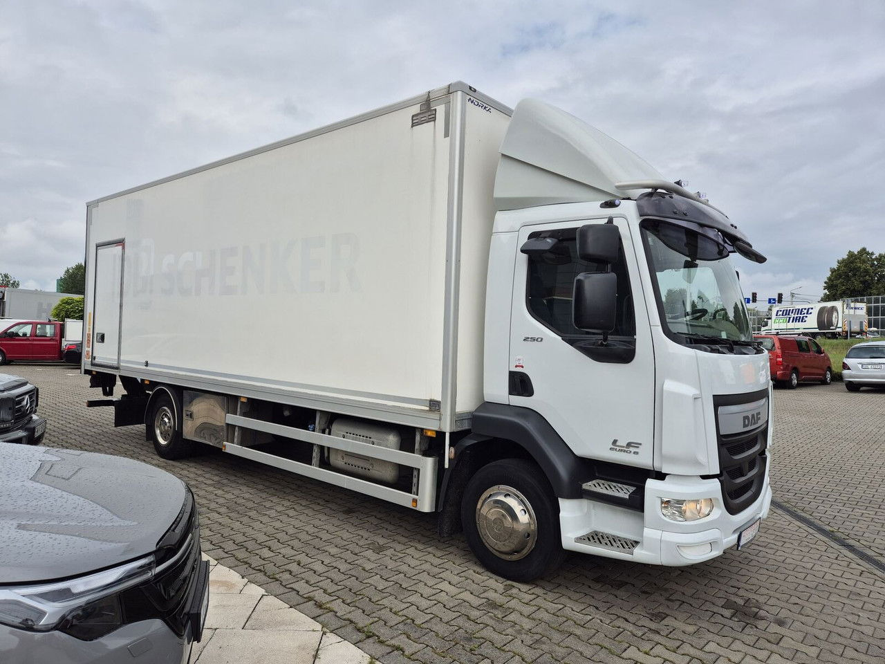 DAF LF 250 FA / Euro 6 / 18 EP / 3 Seats / 1 Owner - Kamion sandučar: slika DAF LF 250 FA / Euro 6 / 18 EP / 3 Seats / 1 Owner - Kamion sandučar DAF LF 250 FA / Euro 6 / 18 EP / 3 Seats / 1 Owner - Kamion sandučar: slika DAF LF 250 FA / Euro 6 / 18 EP / 3 Seats / 1 Owner - Kamion sandučar