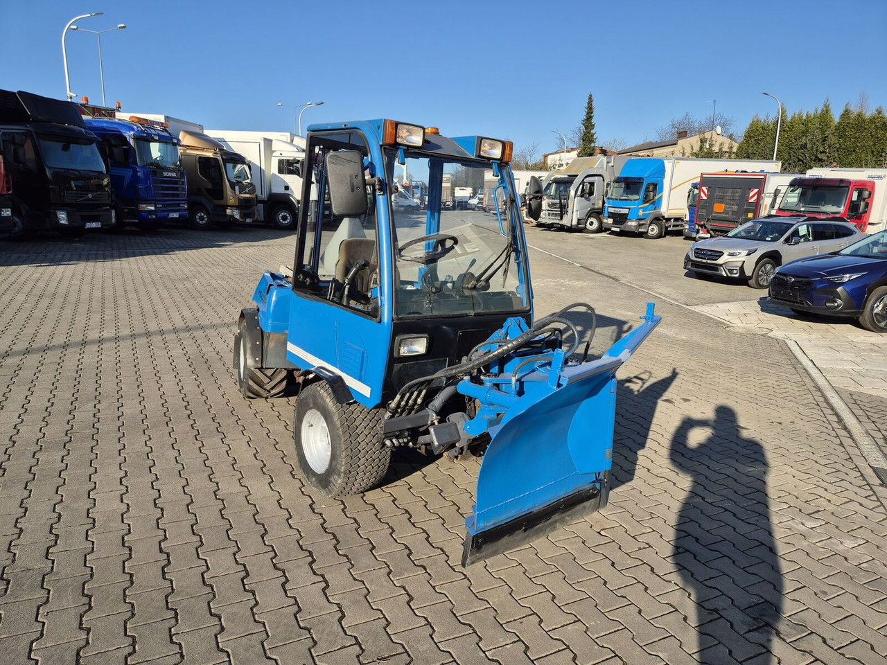 Holder C245 4WD / Tool carrier / Snow plow / PTO Front AN D Rear / 4X4 / - Općinski traktor: slika Holder C245 4WD / Tool carrier / Snow plow / PTO Front AN D Rear / 4X4 / - Općinski traktor Holder C245 4WD / Tool carrier / Snow plow / PTO Front AN D Rear / 4X4 / - Općinski traktor: slika Holder C245 4WD / Tool carrier / Snow plow / PTO Front AN D Rear / 4X4 / - Općinski traktor