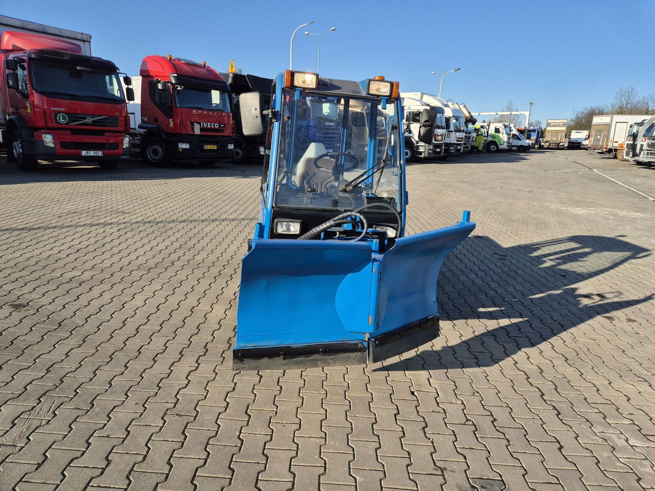 Holder C245 4WD / Tool carrier / Snow plow / PTO Front AN D Rear / 4X4 / - Općinski traktor: slika Holder C245 4WD / Tool carrier / Snow plow / PTO Front AN D Rear / 4X4 / - Općinski traktor Holder C245 4WD / Tool carrier / Snow plow / PTO Front AN D Rear / 4X4 / - Općinski traktor: slika Holder C245 4WD / Tool carrier / Snow plow / PTO Front AN D Rear / 4X4 / - Općinski traktor