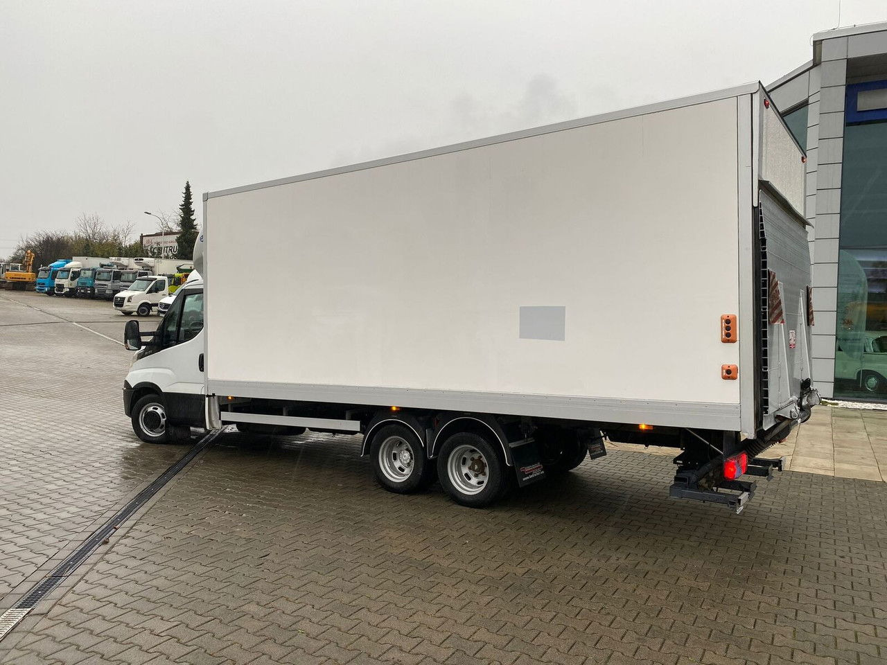 Iveco Daily 35C18 35C180 / NEW Service / Trailer / Euro 6 - Kamion sandučar: slika Iveco Daily 35C18 35C180 / NEW Service / Trailer / Euro 6 - Kamion sandučar Iveco Daily 35C18 35C180 / NEW Service / Trailer / Euro 6 - Kamion sandučar: slika Iveco Daily 35C18 35C180 / NEW Service / Trailer / Euro 6 - Kamion sandučar