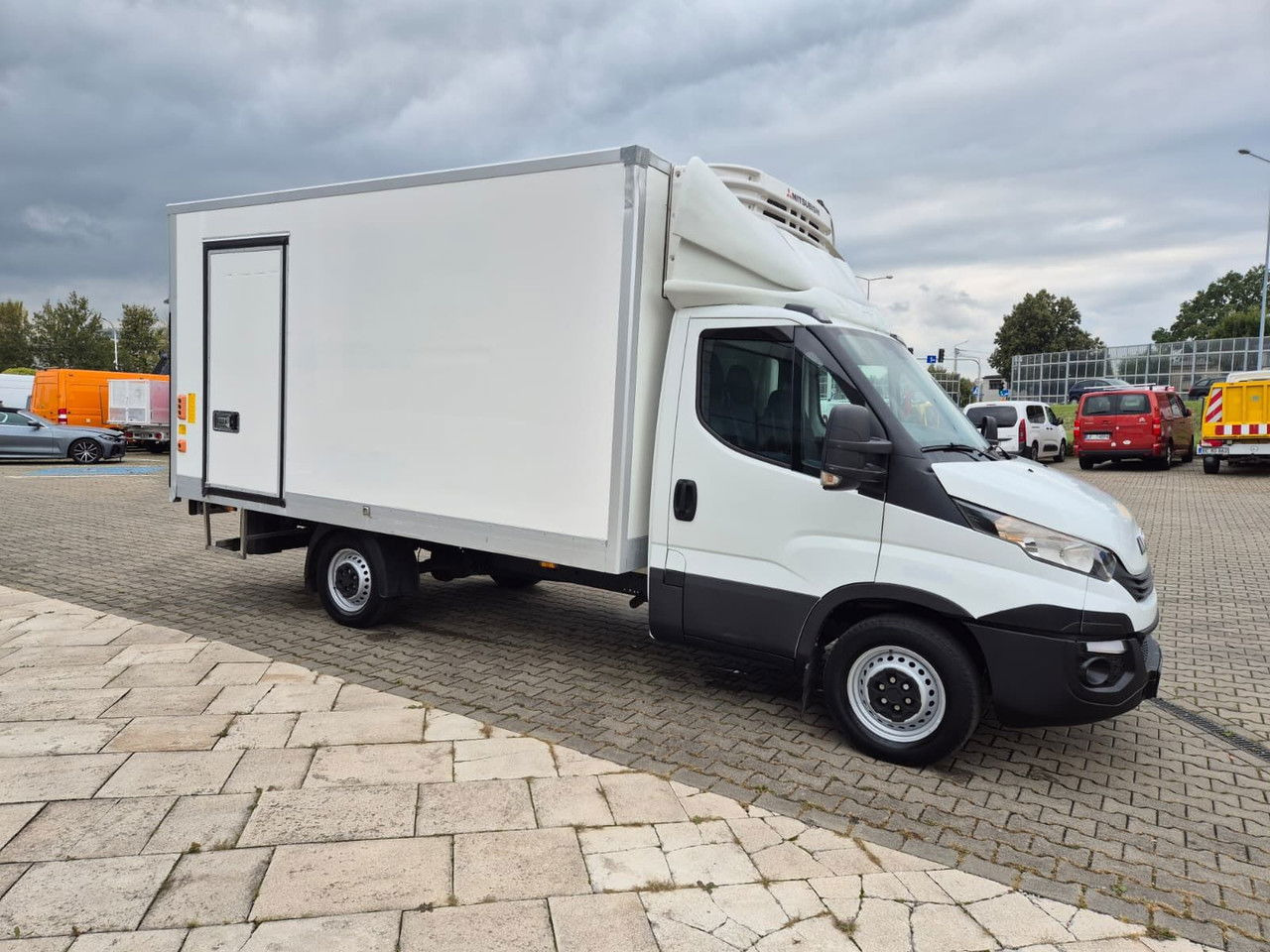 Iveco Daily 35S16 Hi-Matic / 1 Owner / Mitsubishi / Serviced - Dostavno vozilo hladnjača: slika  Iveco Daily 35S16 Hi-Matic / 1 Owner / Mitsubishi / Serviced - Dostavno vozilo hladnjača Iveco Daily 35S16 Hi-Matic / 1 Owner / Mitsubishi / Serviced - Dostavno vozilo hladnjača: slika  Iveco Daily 35S16 Hi-Matic / 1 Owner / Mitsubishi / Serviced - Dostavno vozilo hladnjača