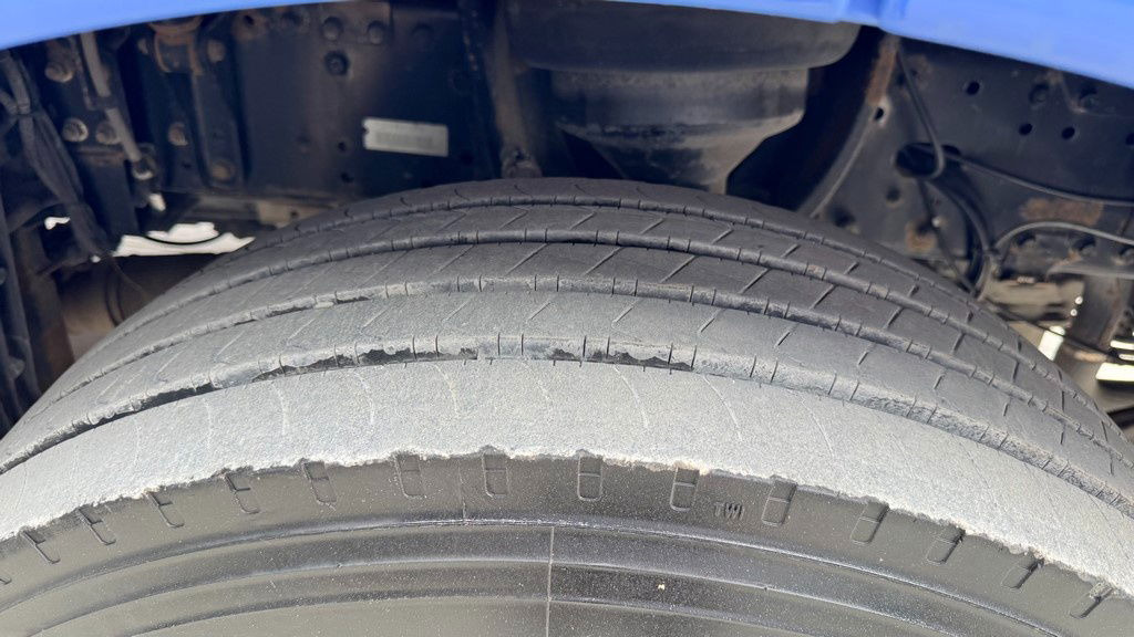 Kamion sandučar MAN TGX 26.440 6x2 box truck - retarder - lifting axle: slika Kamion sandučar MAN TGX 26.440 6x2 box truck - retarder - lifting axle