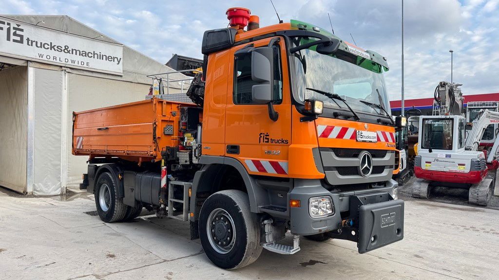 Mercedes-Benz Actros 1832 AK tipper 4x4 - crane Fassi 9.2M - remote control - Kiper: slika Mercedes-Benz Actros 1832 AK tipper 4x4 - crane Fassi 9.2M - remote control - Kiper Mercedes-Benz Actros 1832 AK tipper 4x4 - crane Fassi 9.2M - remote control - Kiper: slika Mercedes-Benz Actros 1832 AK tipper 4x4 - crane Fassi 9.2M - remote control - Kiper