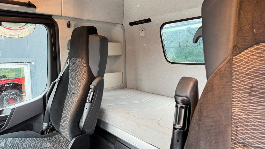 Zakup  Mercedes-Benz Arocs 2651 6X4 meiller bordmatic tipper Mercedes-Benz Arocs 2651 6X4 meiller bordmatic tipper: slika Zakup  Mercedes-Benz Arocs 2651 6X4 meiller bordmatic tipper Mercedes-Benz Arocs 2651 6X4 meiller bordmatic tipper