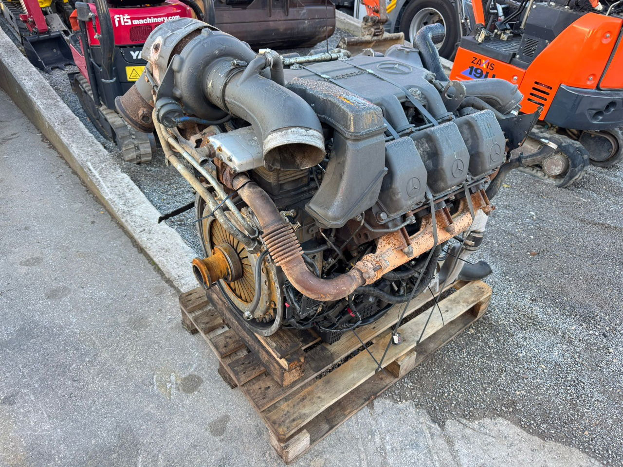Mercedes-Benz Engine V6 - 2010 Year - 230.000KM - damaged - Motor za Kamion: slika Mercedes-Benz Engine V6 - 2010 Year - 230.000KM - damaged - Motor za Kamion Mercedes-Benz Engine V6 - 2010 Year - 230.000KM - damaged - Motor za Kamion: slika Mercedes-Benz Engine V6 - 2010 Year - 230.000KM - damaged - Motor za Kamion