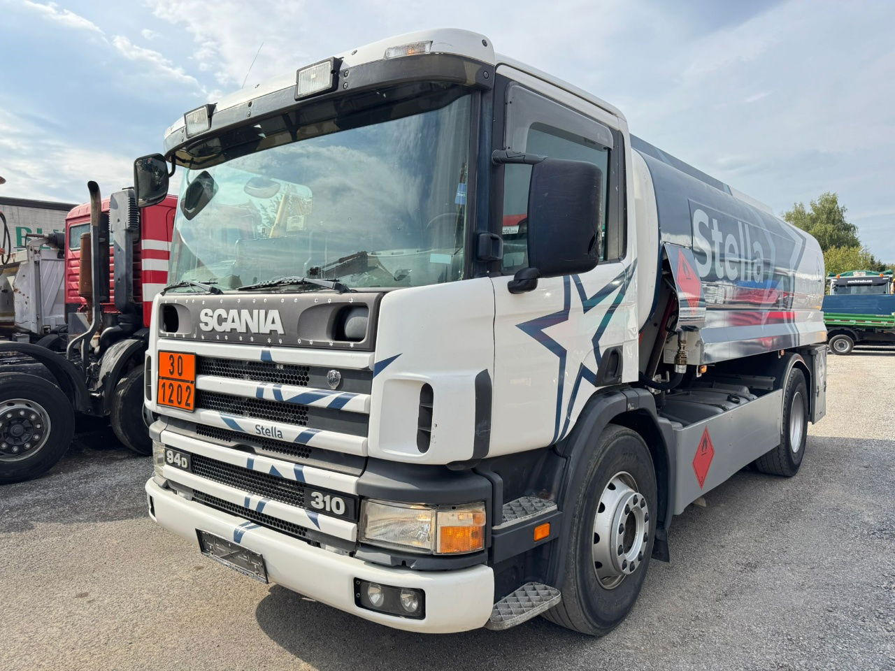 Scania 94D 310 4x2 tank truck - 14.200 liters - Kamion cisterna: slika Scania 94D 310 4x2 tank truck - 14.200 liters - Kamion cisterna Scania 94D 310 4x2 tank truck - 14.200 liters - Kamion cisterna: slika Scania 94D 310 4x2 tank truck - 14.200 liters - Kamion cisterna