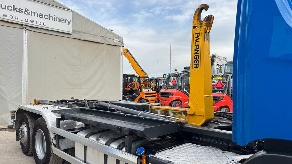 Scania P 360 6x2 palfinger abroll tipper - steering axle - Transporter kontejnera/ Kamion s izmjenjivim sanducima: slika Scania P 360 6x2 palfinger abroll tipper - steering axle - Transporter kontejnera/ Kamion s izmjenjivim sanducima Scania P 360 6x2 palfinger abroll tipper - steering axle - Transporter kontejnera/ Kamion s izmjenjivim sanducima: slika Scania P 360 6x2 palfinger abroll tipper - steering axle - Transporter kontejnera/ Kamion s izmjenjivim sanducima