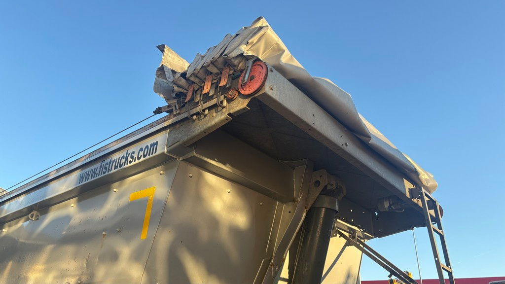 Schmitz Cargobull SCBS3D - elec. taurpaulin - Kiper poluprikolica: slika Schmitz Cargobull SCBS3D - elec. taurpaulin - Kiper poluprikolica Schmitz Cargobull SCBS3D - elec. taurpaulin - Kiper poluprikolica: slika Schmitz Cargobull SCBS3D - elec. taurpaulin - Kiper poluprikolica