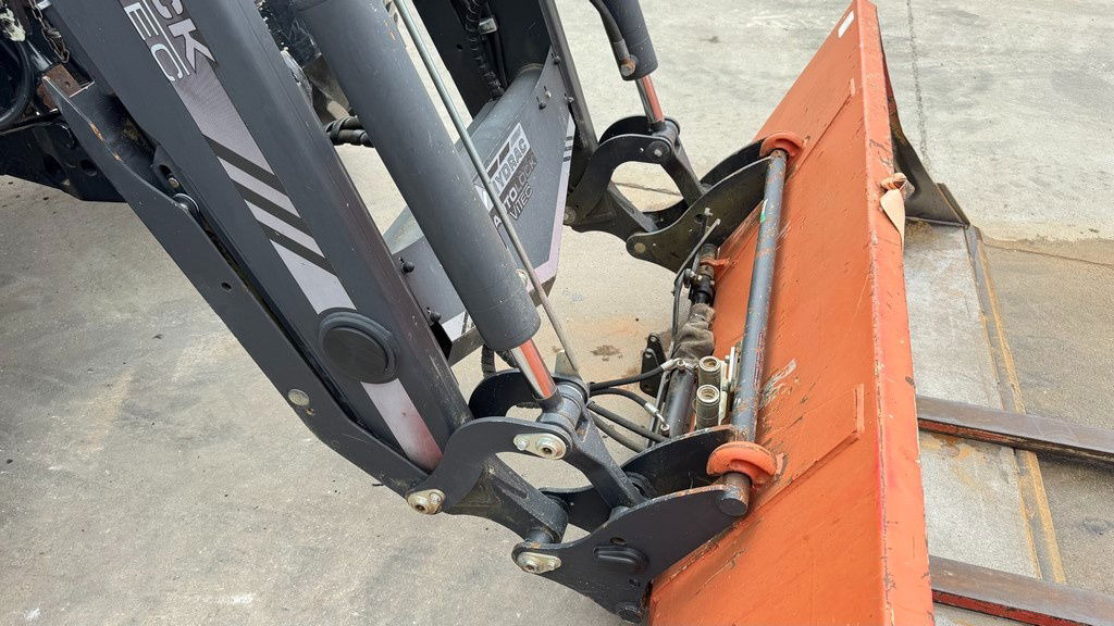 Steyr 6140 Profi 4x4 aut. arm + bucket - Traktor: slika Steyr 6140 Profi 4x4 aut. arm + bucket - Traktor Steyr 6140 Profi 4x4 aut. arm + bucket - Traktor: slika Steyr 6140 Profi 4x4 aut. arm + bucket - Traktor