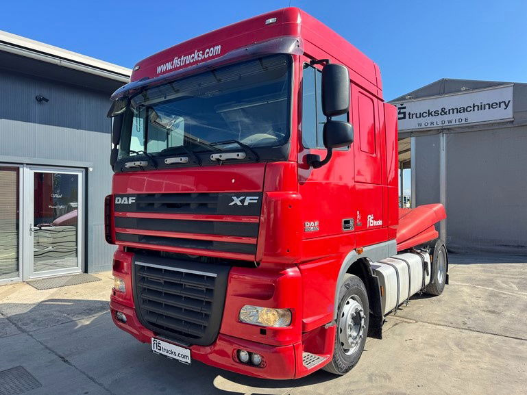 DAF XF 105.460 4x2 tractor unit - tipp. hydr. - Tegljač: slika DAF XF 105.460 4x2 tractor unit - tipp. hydr. - Tegljač DAF XF 105.460 4x2 tractor unit - tipp. hydr. - Tegljač: slika DAF XF 105.460 4x2 tractor unit - tipp. hydr. - Tegljač