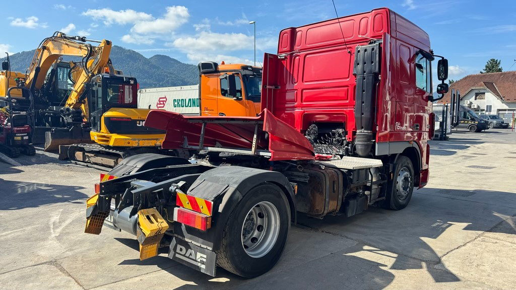 DAF XF 105.460 4x2 tractor unit - tipp. hydr. - Tegljač: slika DAF XF 105.460 4x2 tractor unit - tipp. hydr. - Tegljač DAF XF 105.460 4x2 tractor unit - tipp. hydr. - Tegljač: slika DAF XF 105.460 4x2 tractor unit - tipp. hydr. - Tegljač