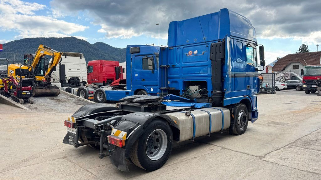DAF XF 95.430 4x2 tractor unit - tipper hydraulics - Euro 4 - Tegljač: slika DAF XF 95.430 4x2 tractor unit - tipper hydraulics - Euro 4 - Tegljač DAF XF 95.430 4x2 tractor unit - tipper hydraulics - Euro 4 - Tegljač: slika DAF XF 95.430 4x2 tractor unit - tipper hydraulics - Euro 4 - Tegljač