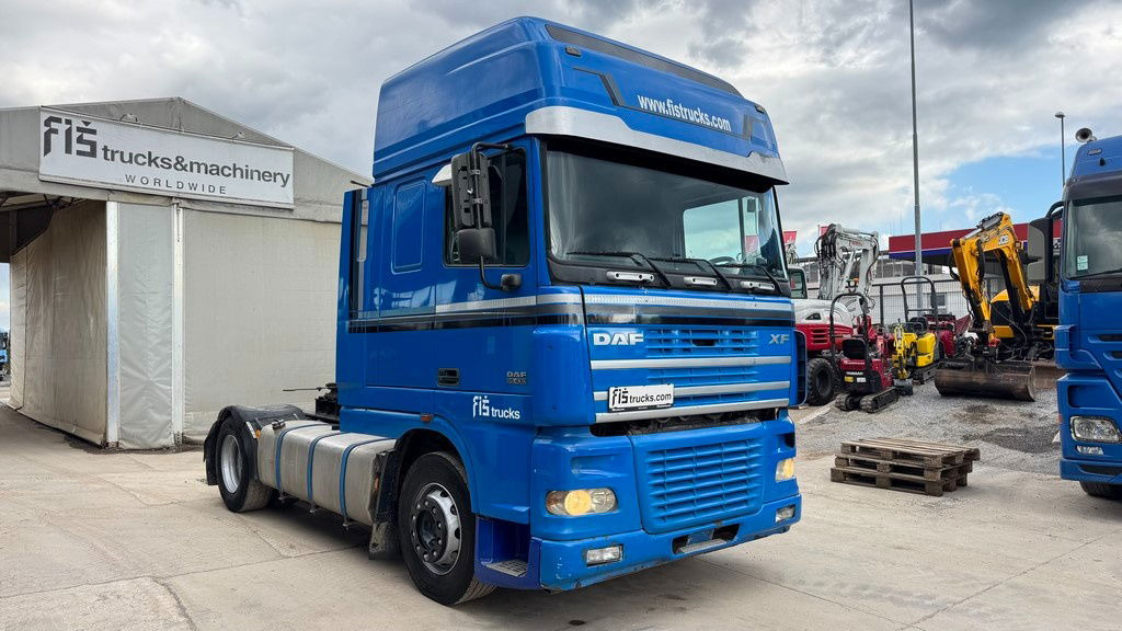 DAF XF 95.430 4x2 tractor unit - tipper hydraulics - Euro 4 - Tegljač: slika DAF XF 95.430 4x2 tractor unit - tipper hydraulics - Euro 4 - Tegljač DAF XF 95.430 4x2 tractor unit - tipper hydraulics - Euro 4 - Tegljač: slika DAF XF 95.430 4x2 tractor unit - tipper hydraulics - Euro 4 - Tegljač