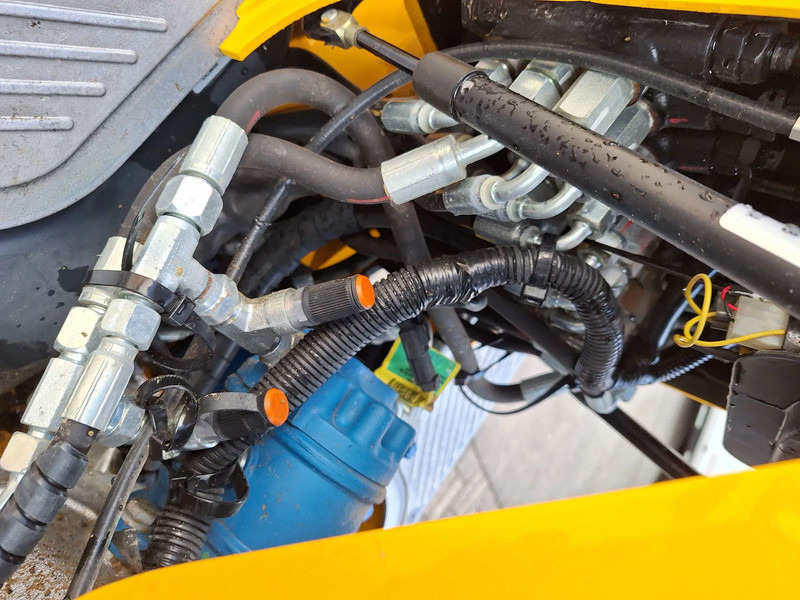 Mini bager JCB 8008 CTS: slika Mini bager JCB 8008 CTS