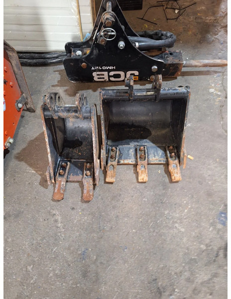 Mini bager JCB 8008 CTS: slika Mini bager JCB 8008 CTS