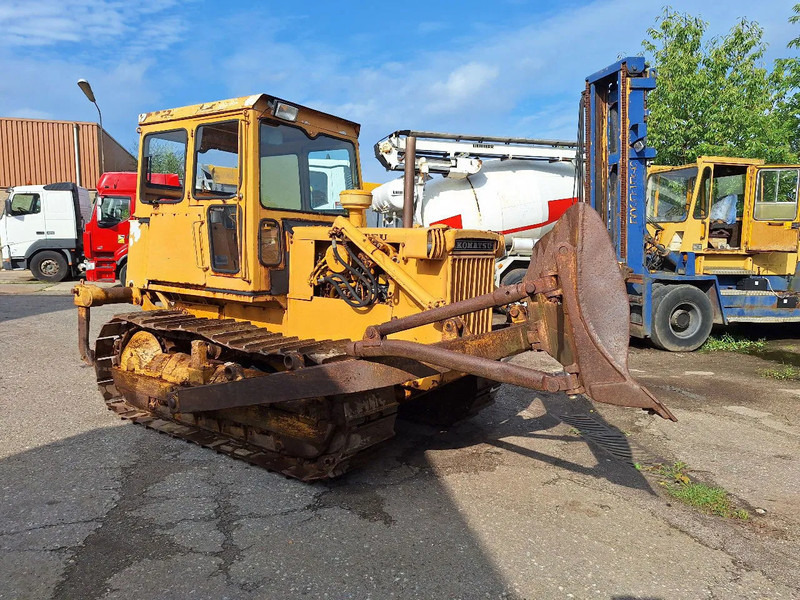 Komatsu D45-1 - Buldožer: slika Komatsu D45-1 - Buldožer Komatsu D45-1 - Buldožer: slika Komatsu D45-1 - Buldožer