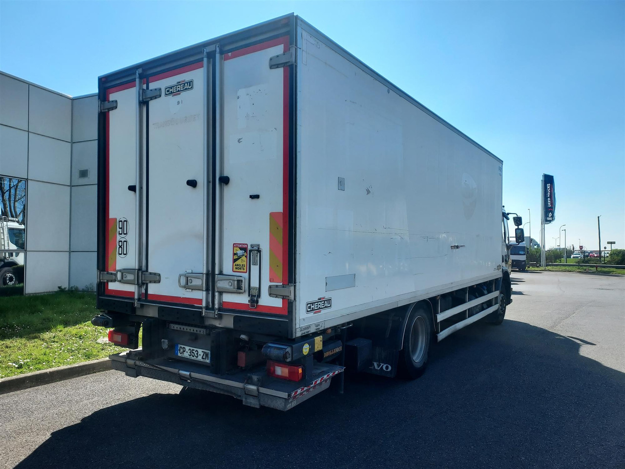 RENAULT FE 260 - Kamion hladnjača: slika RENAULT FE 260 - Kamion hladnjača RENAULT FE 260 - Kamion hladnjača: slika RENAULT FE 260 - Kamion hladnjača
