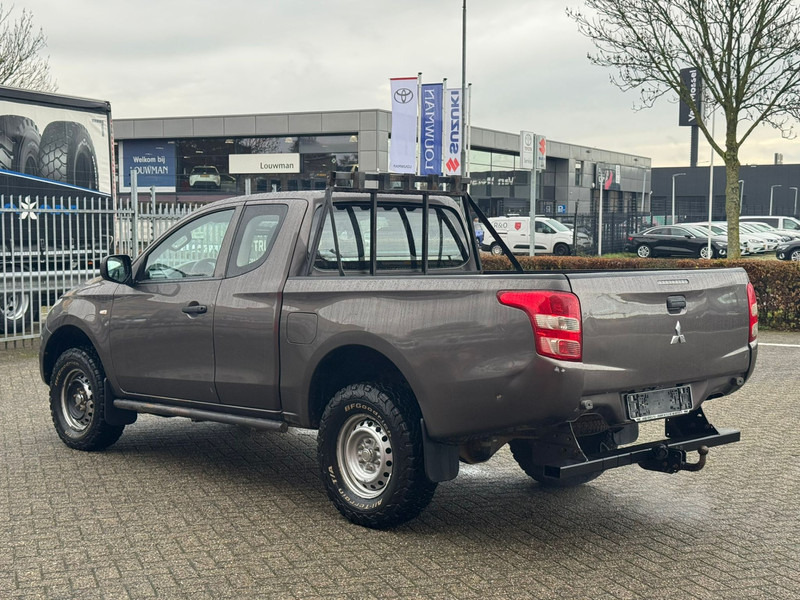 Mitsubishi L200 4*4 airco - Pick-up: slika Mitsubishi L200 4*4 airco - Pick-up Mitsubishi L200 4*4 airco - Pick-up: slika Mitsubishi L200 4*4 airco - Pick-up