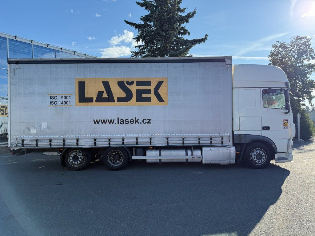 DAF XF440 EURO 6 6x2 - Kamion s ceradom: slika DAF XF440 EURO 6 6x2 - Kamion s ceradom DAF XF440 EURO 6 6x2 - Kamion s ceradom: slika DAF XF440 EURO 6 6x2 - Kamion s ceradom