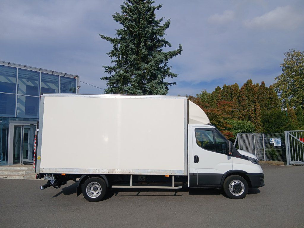 Iveco 35C16 Daily 3,0l - Dostavno vozilo sa zatvorenim sandukom: slika  Iveco 35C16 Daily 3,0l - Dostavno vozilo sa zatvorenim sandukom Iveco 35C16 Daily 3,0l - Dostavno vozilo sa zatvorenim sandukom: slika  Iveco 35C16 Daily 3,0l - Dostavno vozilo sa zatvorenim sandukom