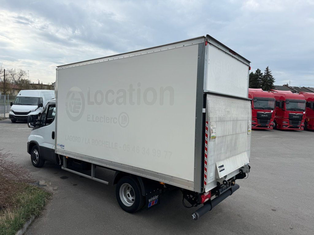Iveco 35C16 Daily 3,0l - Dostavno vozilo sa zatvorenim sandukom: slika Iveco 35C16 Daily 3,0l - Dostavno vozilo sa zatvorenim sandukom Iveco 35C16 Daily 3,0l - Dostavno vozilo sa zatvorenim sandukom: slika Iveco 35C16 Daily 3,0l - Dostavno vozilo sa zatvorenim sandukom