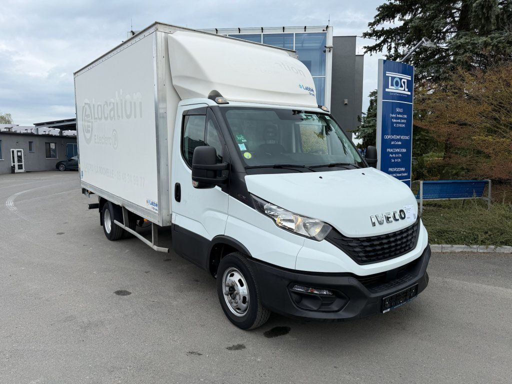 Iveco 35C16 Daily 3,0l - Dostavno vozilo sa zatvorenim sandukom: slika Iveco 35C16 Daily 3,0l - Dostavno vozilo sa zatvorenim sandukom Iveco 35C16 Daily 3,0l - Dostavno vozilo sa zatvorenim sandukom: slika Iveco 35C16 Daily 3,0l - Dostavno vozilo sa zatvorenim sandukom