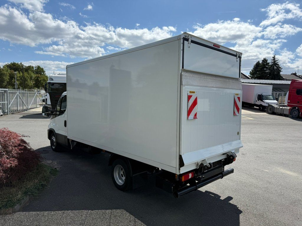 Iveco 35C16 Daily - Dostavno vozilo sa zatvorenim sandukom: slika Iveco 35C16 Daily - Dostavno vozilo sa zatvorenim sandukom Iveco 35C16 Daily - Dostavno vozilo sa zatvorenim sandukom: slika Iveco 35C16 Daily - Dostavno vozilo sa zatvorenim sandukom