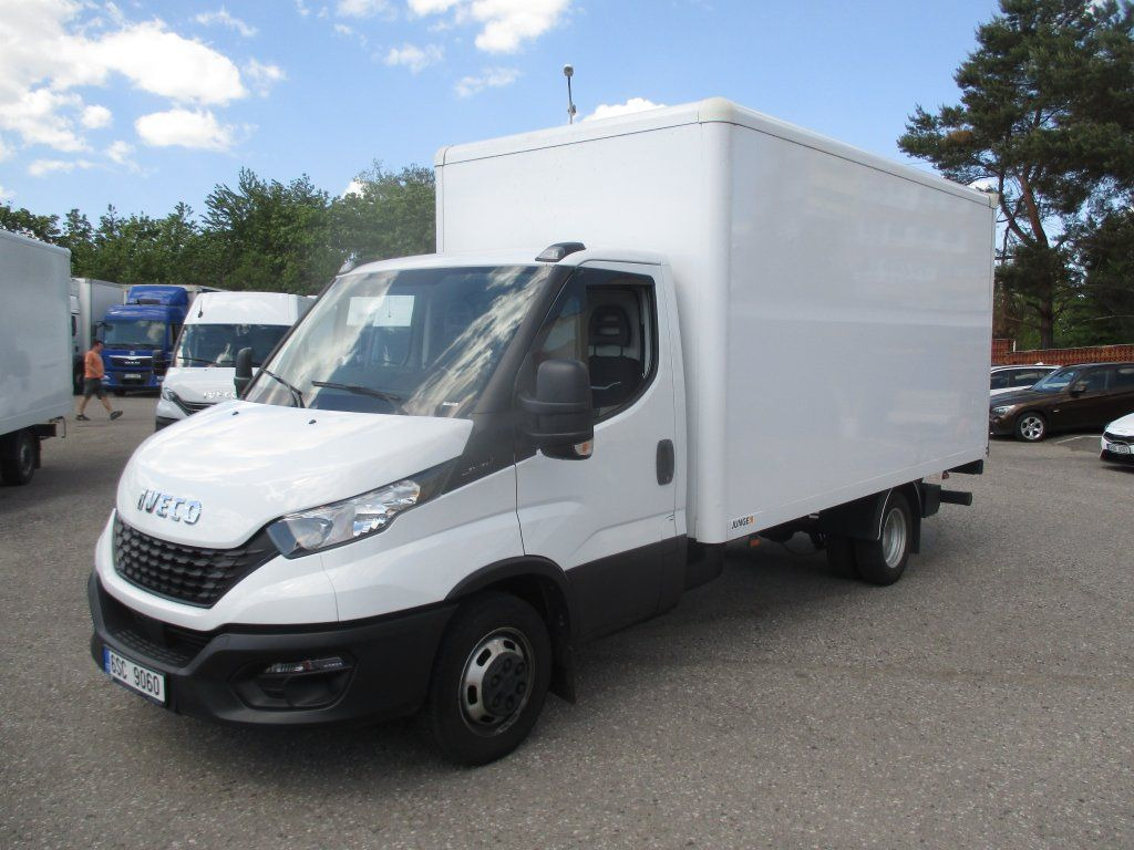 Iveco Daily 35C16 - Dostavno vozilo sa zatvorenim sandukom: slika Iveco Daily 35C16 - Dostavno vozilo sa zatvorenim sandukom Iveco Daily 35C16 - Dostavno vozilo sa zatvorenim sandukom: slika Iveco Daily 35C16 - Dostavno vozilo sa zatvorenim sandukom