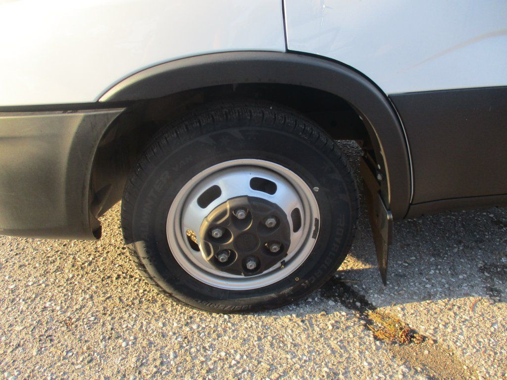 Iveco Daily 35C16 - Dostavno vozilo sa zatvorenim sandukom: slika Iveco Daily 35C16 - Dostavno vozilo sa zatvorenim sandukom Iveco Daily 35C16 - Dostavno vozilo sa zatvorenim sandukom: slika Iveco Daily 35C16 - Dostavno vozilo sa zatvorenim sandukom