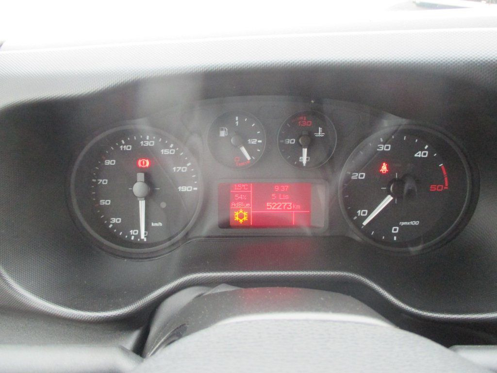 Dostavno vozilo sa zatvorenim sandukom Iveco Daily 35C16: slika Dostavno vozilo sa zatvorenim sandukom Iveco Daily 35C16