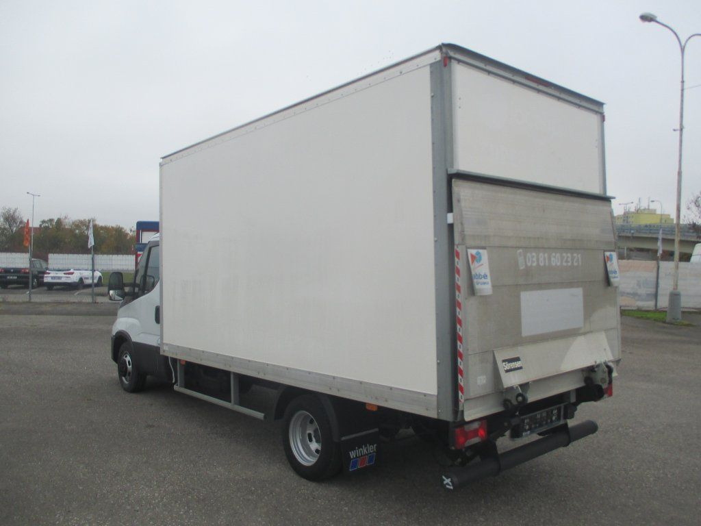 Dostavno vozilo sa zatvorenim sandukom Iveco Daily 35C16: slika Dostavno vozilo sa zatvorenim sandukom Iveco Daily 35C16