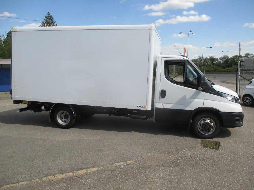 Iveco Daily 35C16 - Dostavno vozilo sa zatvorenim sandukom: slika Iveco Daily 35C16 - Dostavno vozilo sa zatvorenim sandukom Iveco Daily 35C16 - Dostavno vozilo sa zatvorenim sandukom: slika Iveco Daily 35C16 - Dostavno vozilo sa zatvorenim sandukom